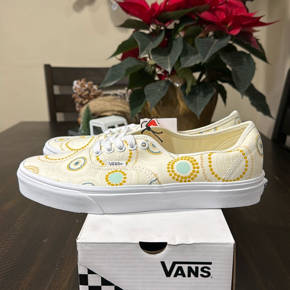 VANS AUTHENTIC-2 SIZES AVAILABLE